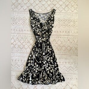 Maggy London Petites Black and Cream Floral Dress Size 4